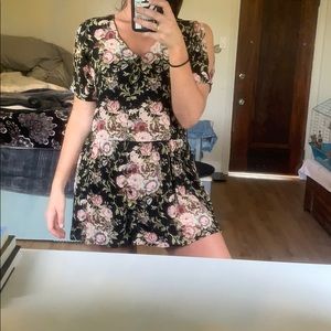 Flower patter dress, buttons down the middle